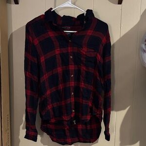 American Eagle Outfitters Red and Black Checkered Women's Button-Down Shirt